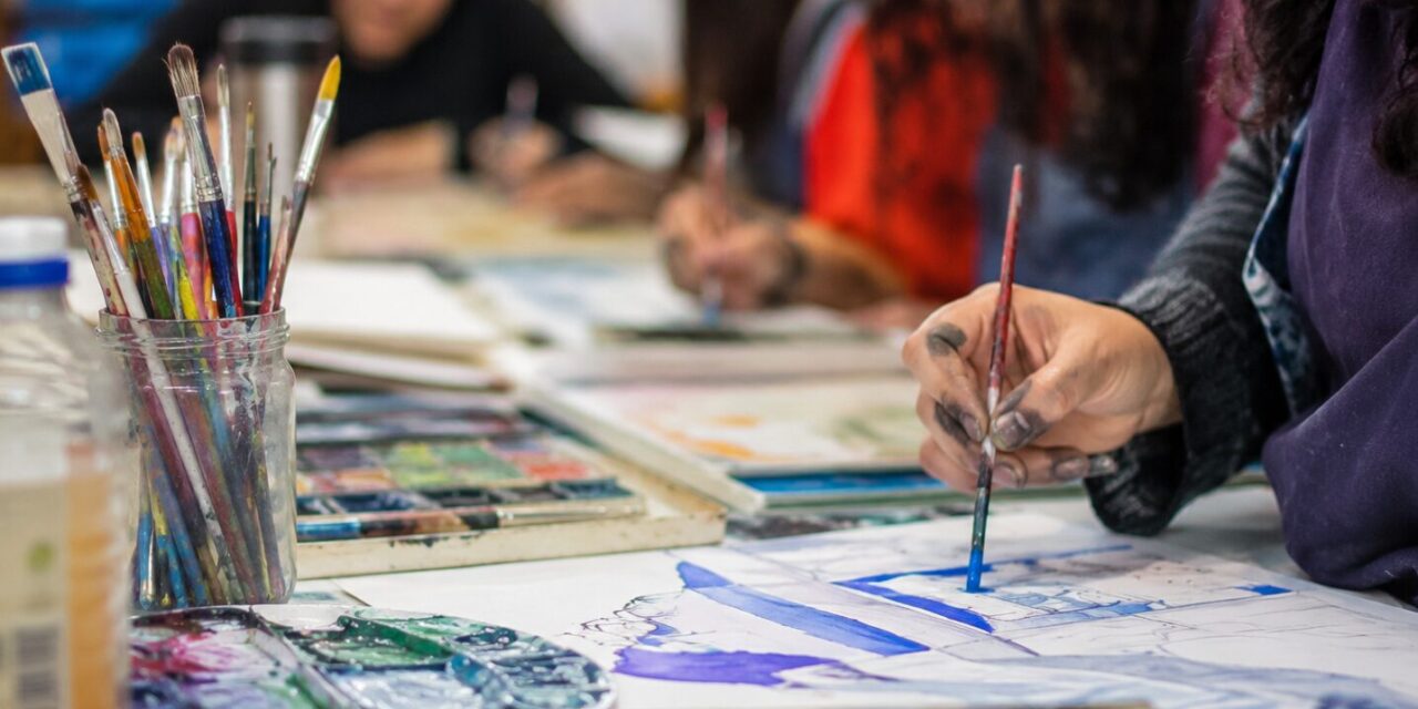 Abren postulaciones a becas para diplomado que busca fortalecer la educación artística